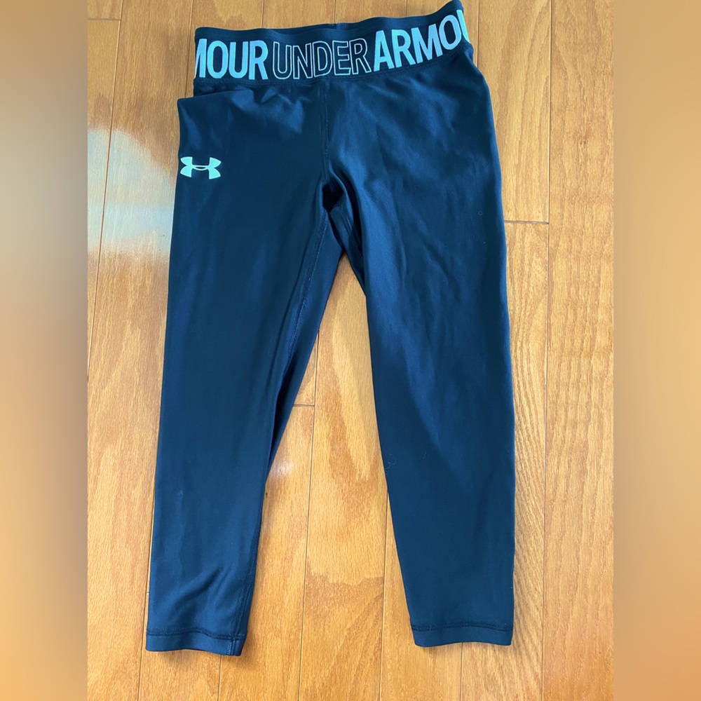Girls Under Armour 3/4 Black leggings size Medium girls 8